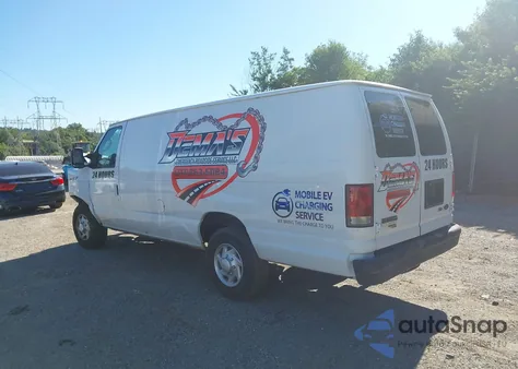 2014 Ford Econoline E250 Van z USA, uszkodzony, nr VIN 1FTNS2EL9EDB02301